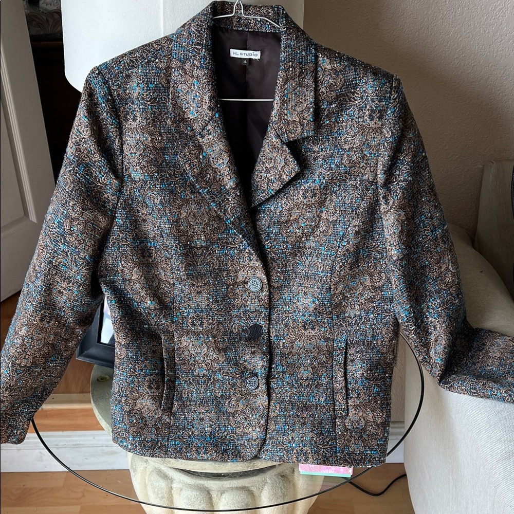 Elegant Women's Blazer with Intricate Pattern